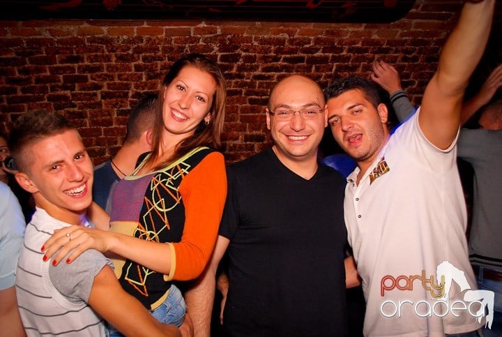 Ring de dans plin în Escape, 