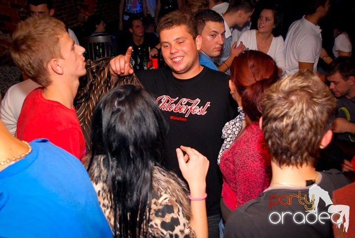 Ring de dans plin în Escape, 