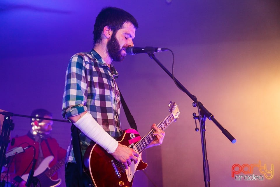 Robin and the Backstabbers, Green Pub