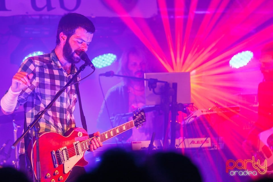 Robin and the Backstabbers, Green Pub