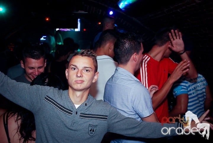 S-a sunat clopoţelul în Escape, 