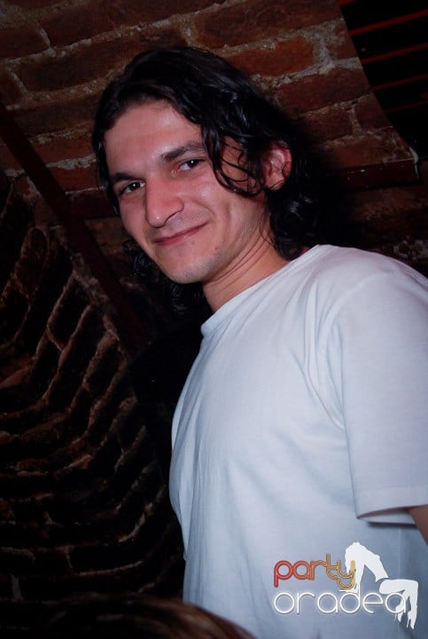 S-a sunat clopoţelul în Escape, 