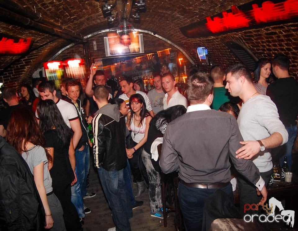 Sâmbătă e party în Club Escape, 