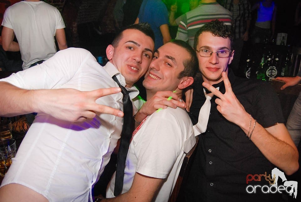 Sâmbătă e party în Club Escape, 