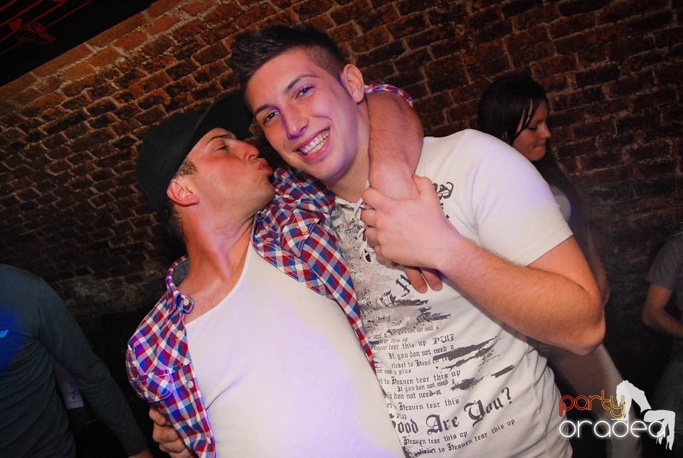 Sâmbătă e party în Club Escape, 