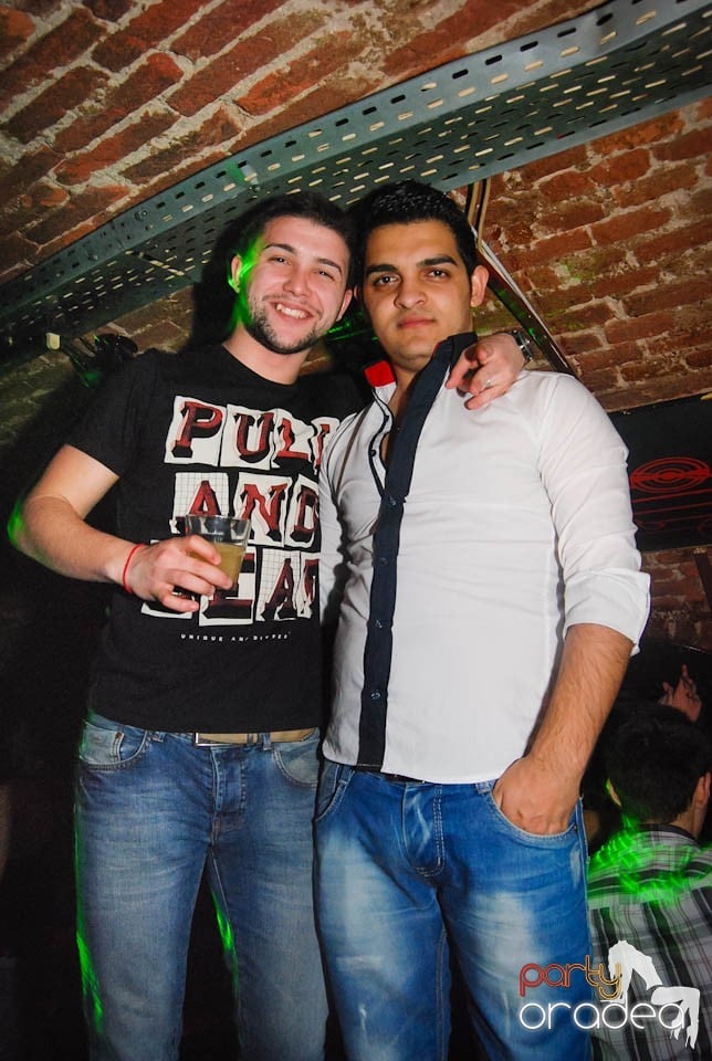 Sâmbătă e party în Club Escape, 