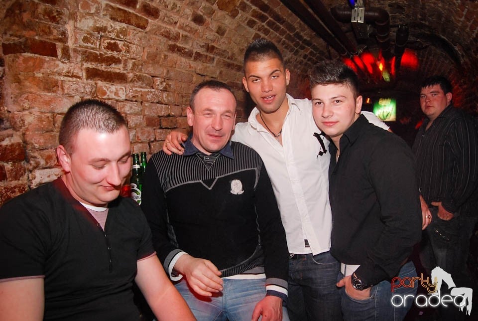 Sâmbătă e party în Club Escape, 