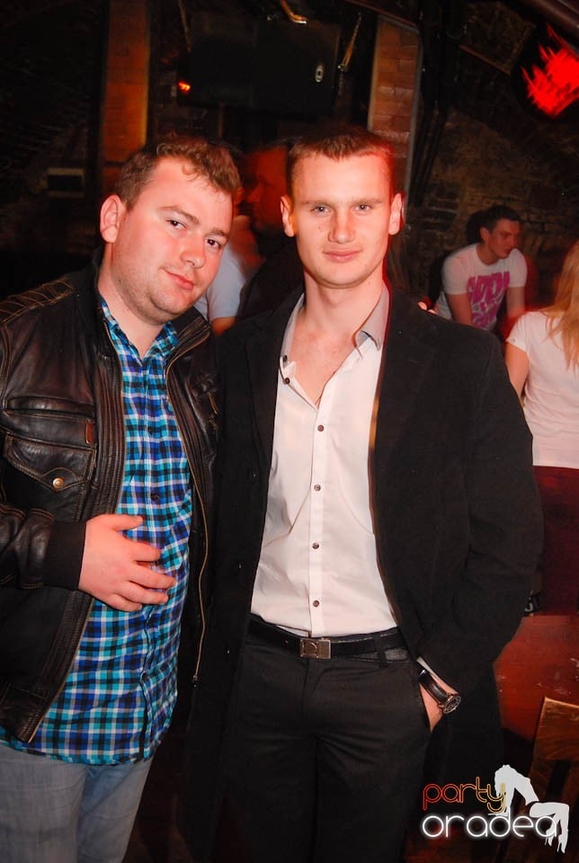 Sâmbătă e party în Club Escape, 