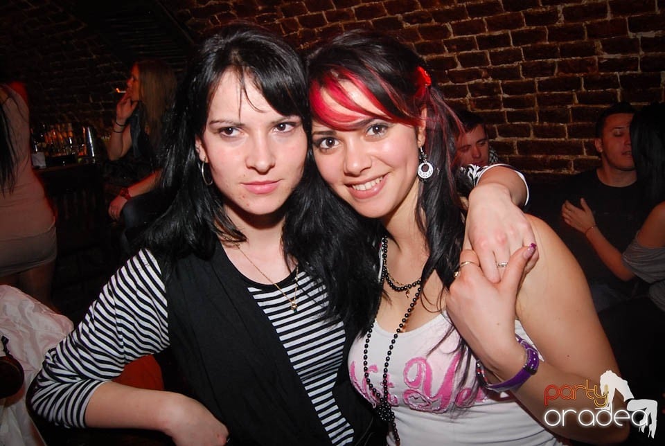 Sâmbătă e party în Club Escape, 