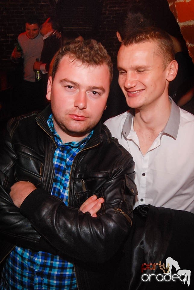 Sâmbătă e party în Club Escape, 