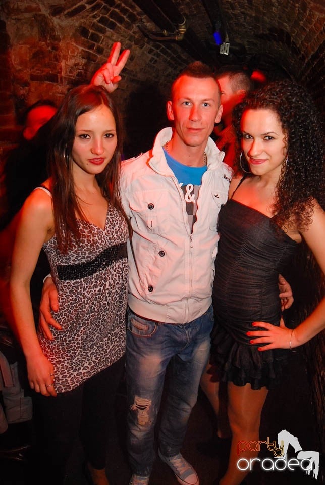 Sâmbătă e party în Club Escape, 