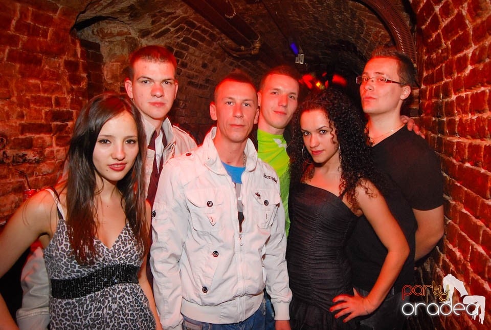 Sâmbătă e party în Club Escape, 