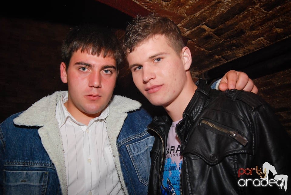 Sâmbătă e party în Club Escape, 