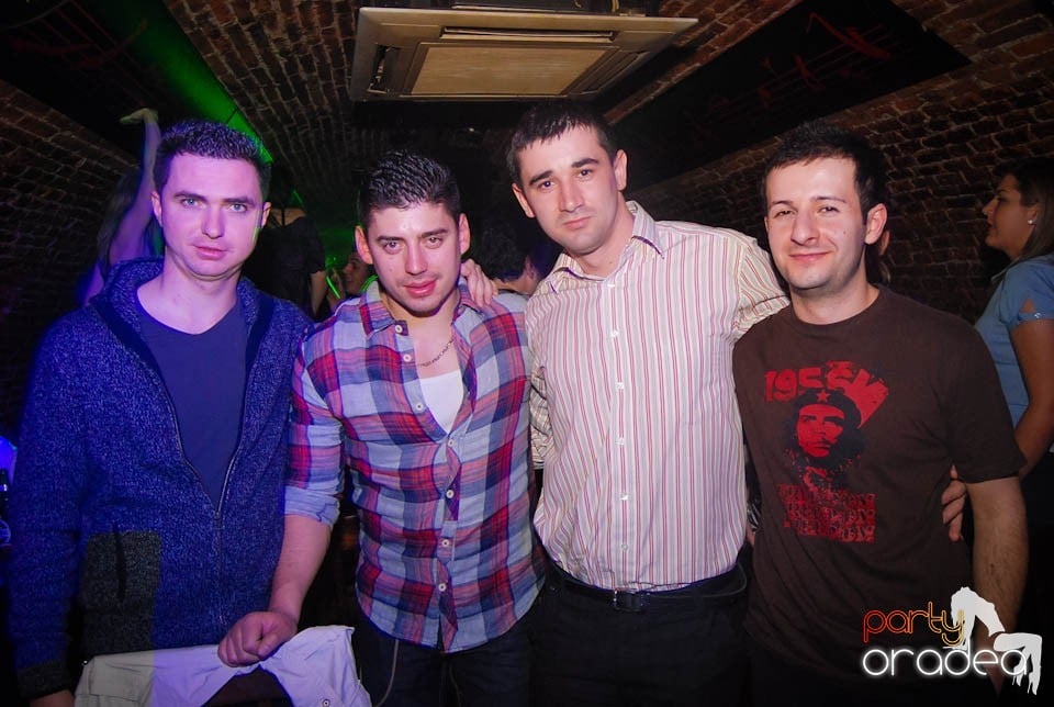 Sâmbătă e party în Club Escape, 