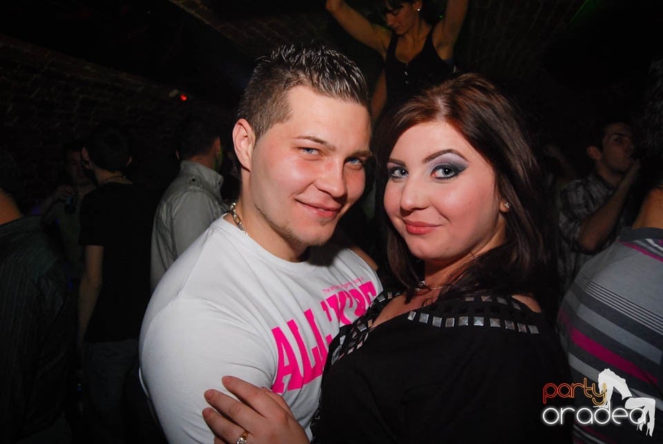 Sâmbătă e party în Club Escape, 