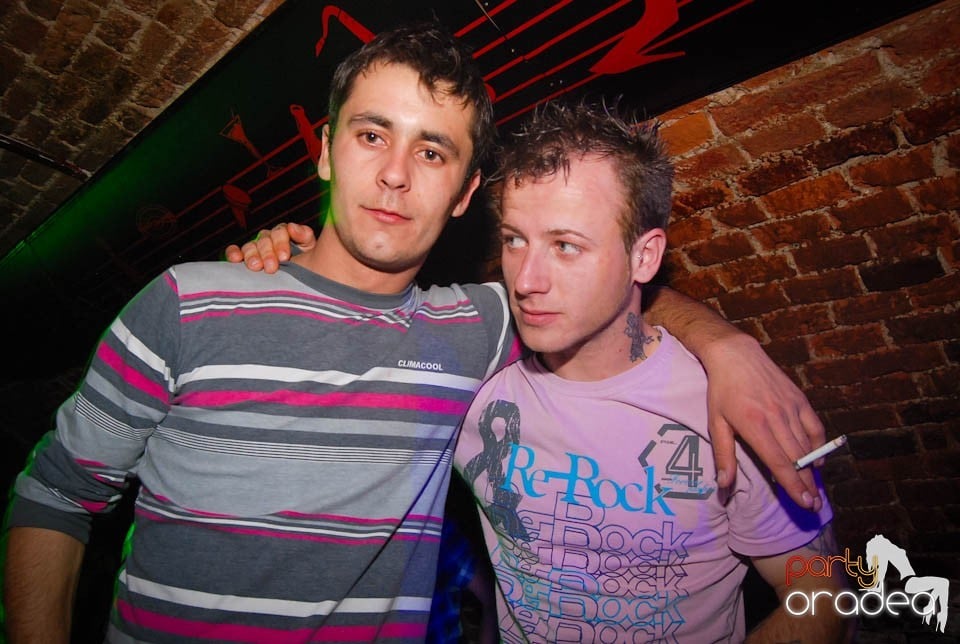 Sâmbătă e party în Club Escape, 