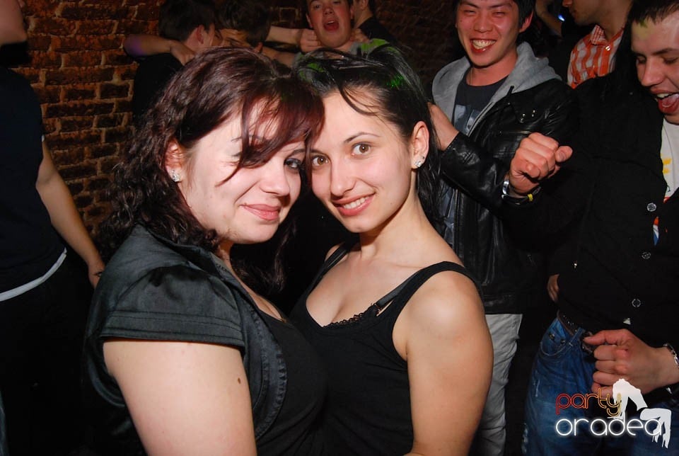 Sâmbătă e party în Club Escape, 