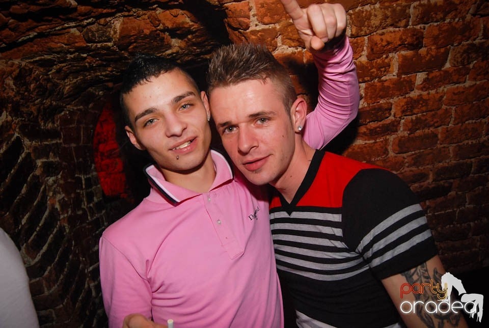 Sâmbătă e party în Club Escape, 