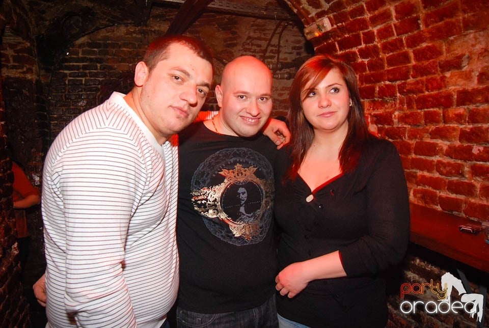 Sâmbătă e party în Club Escape, 