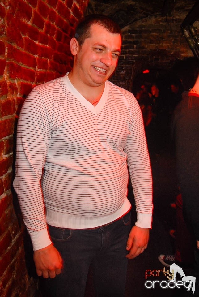 Sâmbătă e party în Club Escape, 