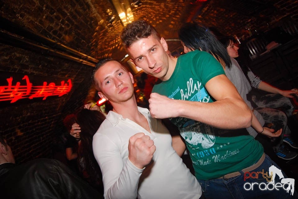 Sâmbătă e party în Club Escape, 