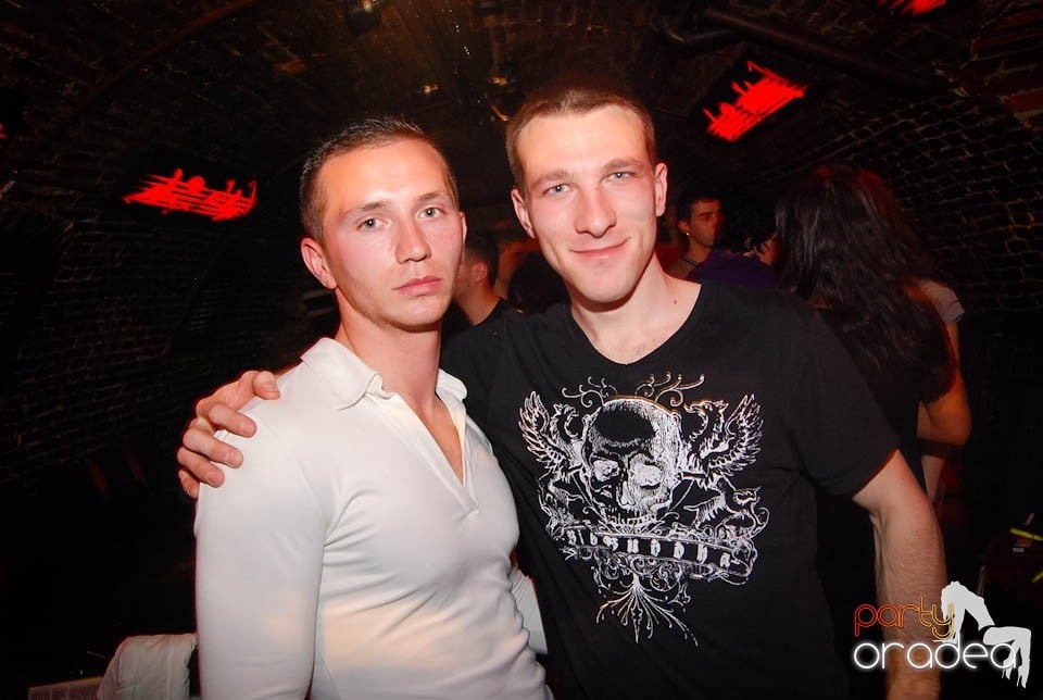 Sâmbătă e party în Club Escape, 