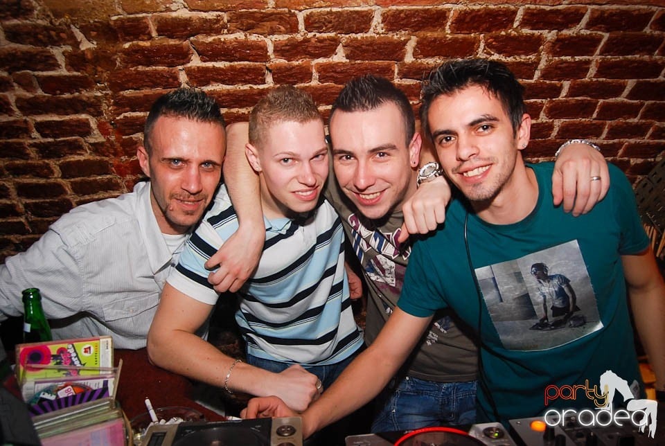 Sâmbătă e party în Club Escape, 