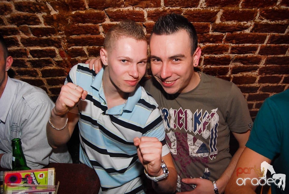 Sâmbătă e party în Club Escape, 