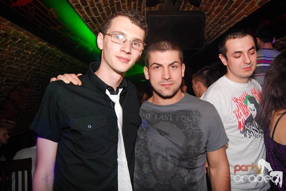 Sâmbătă e party în Club Escape, 