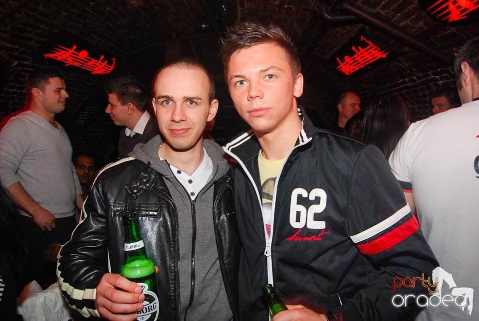 Sâmbătă e party în Club Escape, 