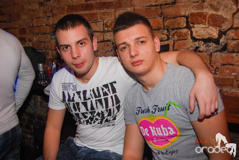 Sâmbătă e party în Club Escape, 