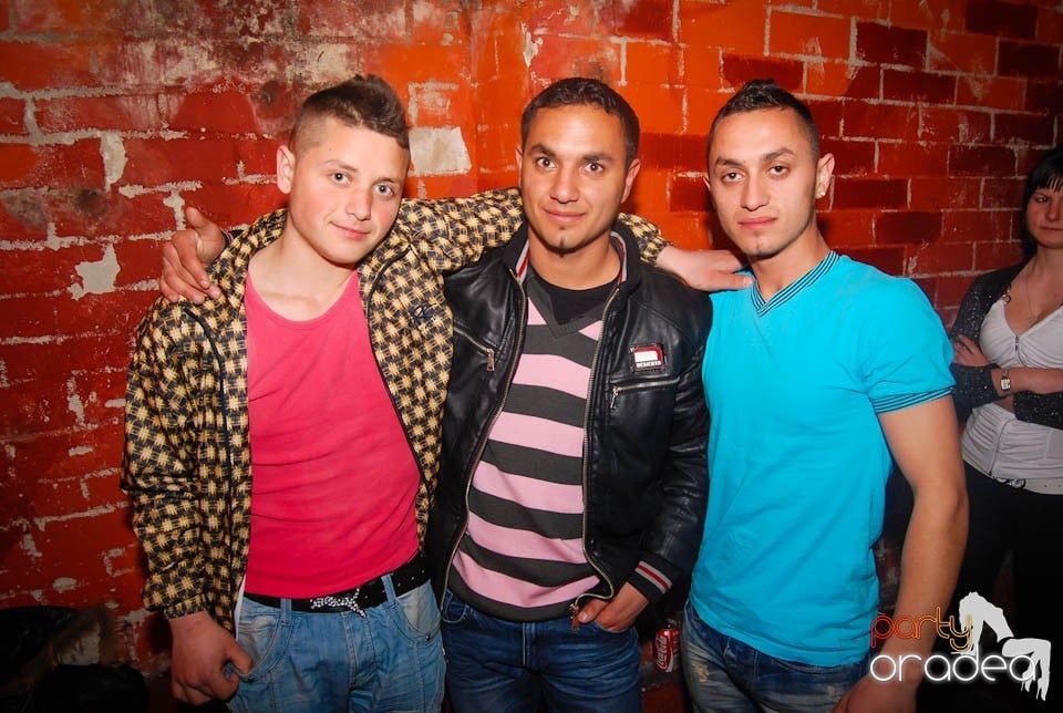 Sâmbătă e party în Club Escape, 