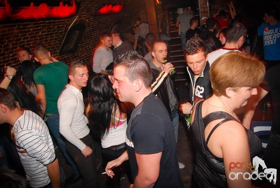 Sâmbătă e party în Club Escape, 