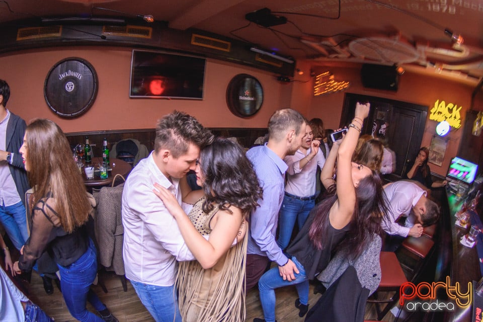 Sâmbătă în Edison Pub, 