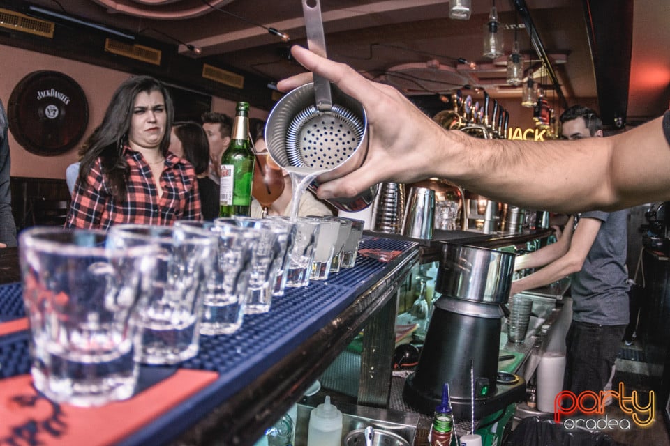 Sâmbătă în Edison Pub, 