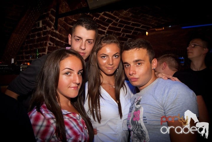 Sâmbătă în Escape, 