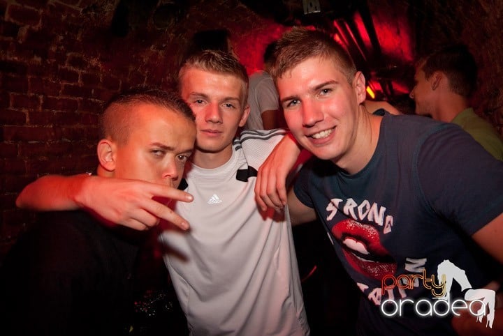 Sâmbătă în Escape, 