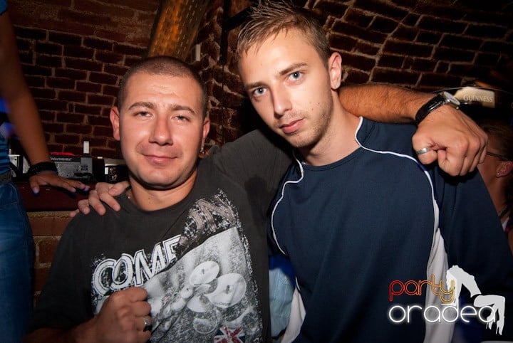 Sâmbătă în Escape, 