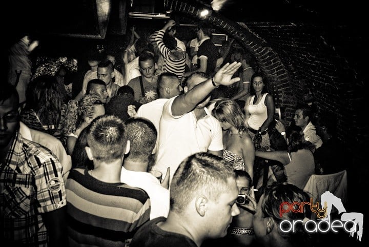 Sâmbătă în Escape, 