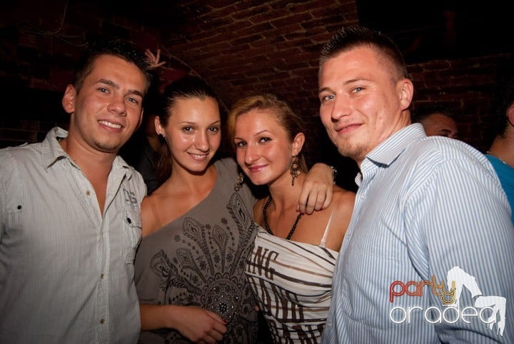 Sâmbătă în Escape, 