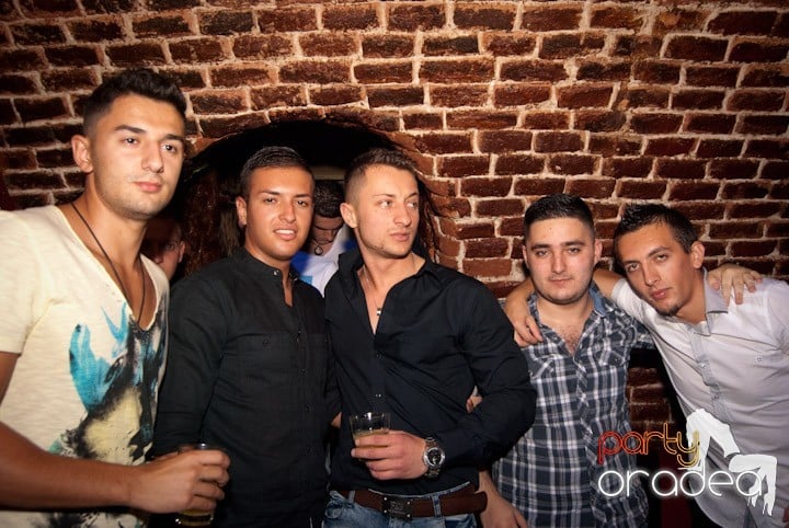 Sâmbătă în Escape, 