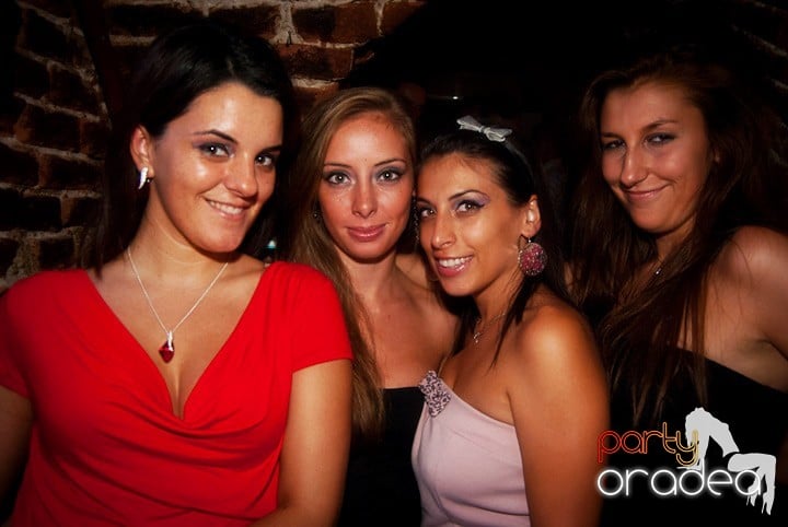 Sâmbătă în Escape, 