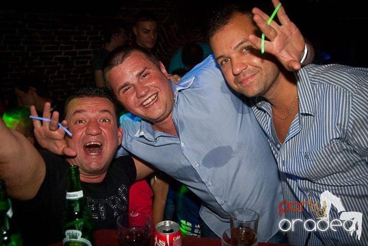 Sâmbătă în Escape, 