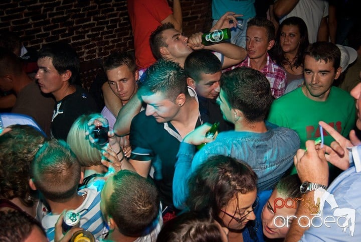 Sâmbătă în Escape, 