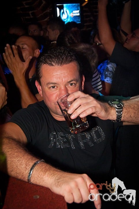 Sâmbătă în Escape, 