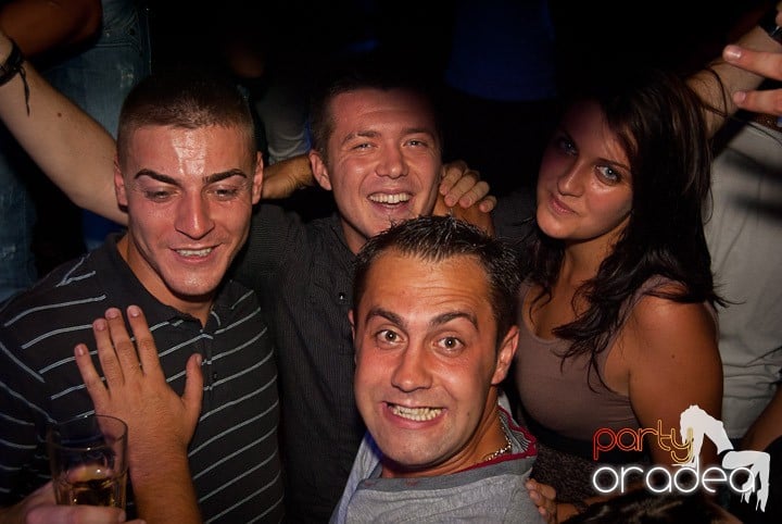 Sâmbătă în Escape, 