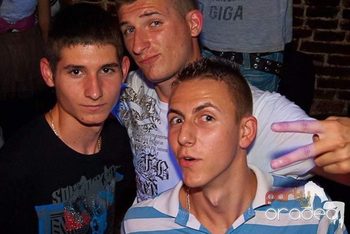 Sâmbătă în Escape, 