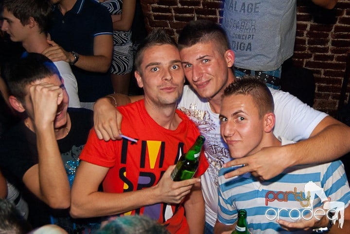 Sâmbătă în Escape, 