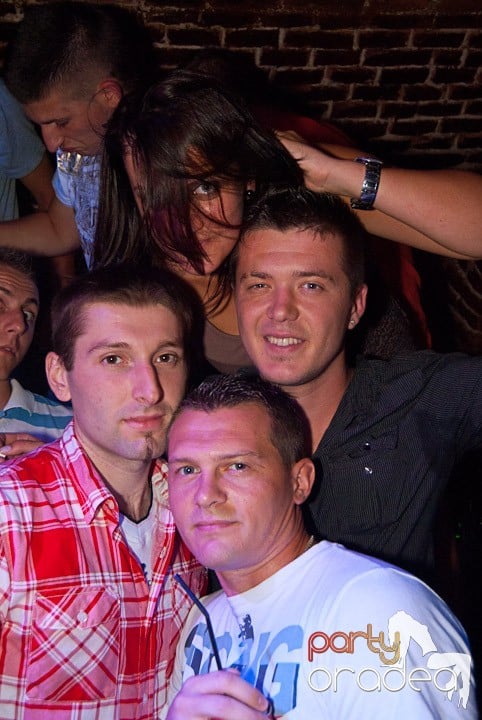 Sâmbătă în Escape, 