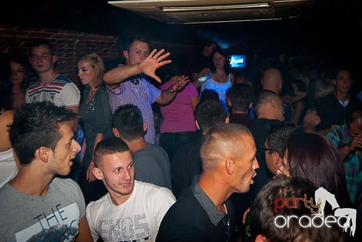 Sâmbătă în Escape, 